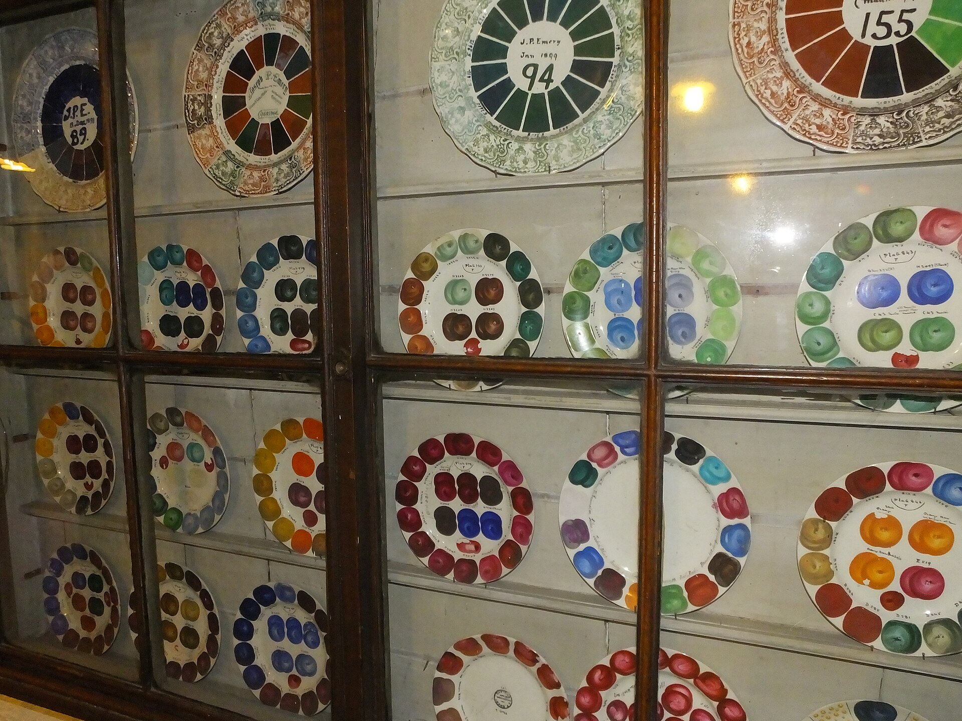 Glaze sample palette and ceramic colour tests